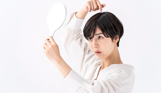 白髪はいつから染める？染め始める人が多い年齢やタイミング