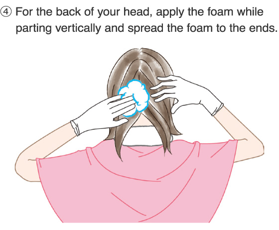4.For the back of your head, apply the foam while parting vertically and spread the foam to the ends.